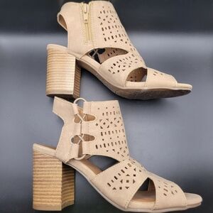 Maurices Jean Lazer Cut Heel Tan Sandals Size 6 Womens Style #66848